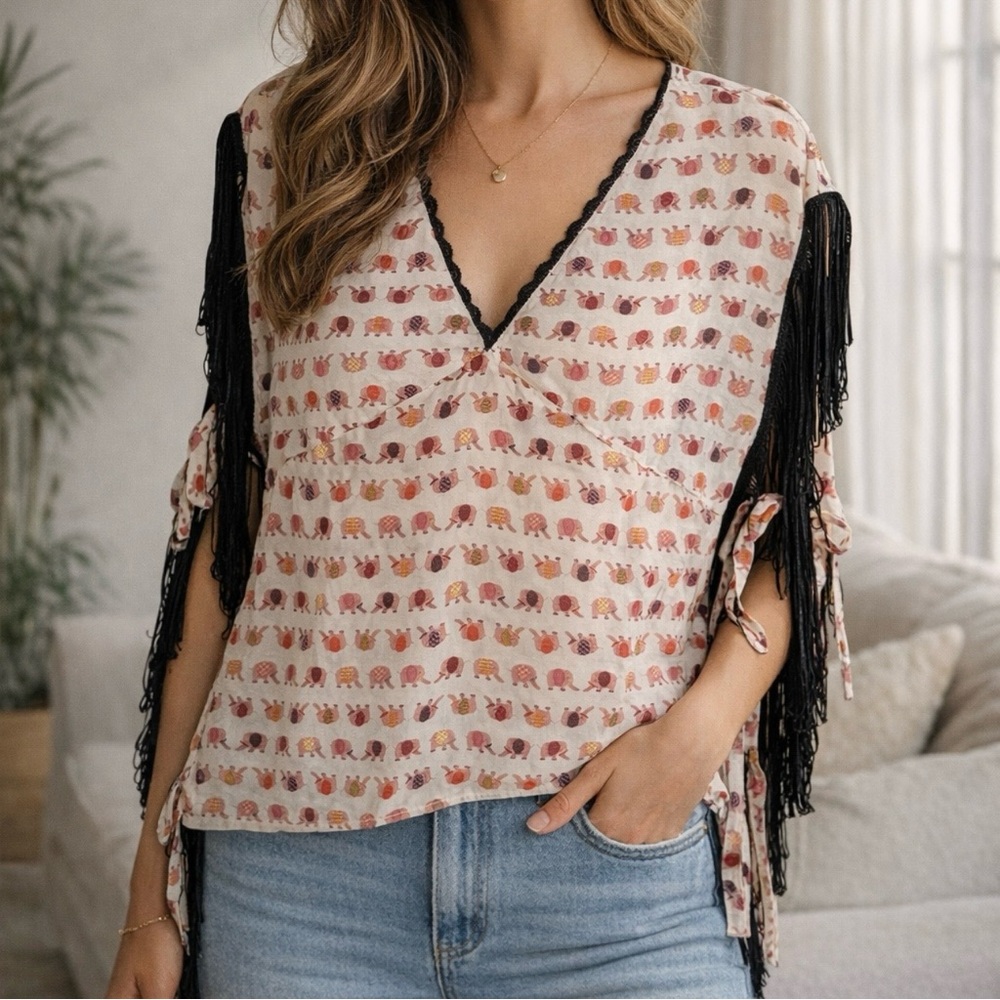 Skies are Blue Elephant Print V-Neck Top with Side Fringe size small